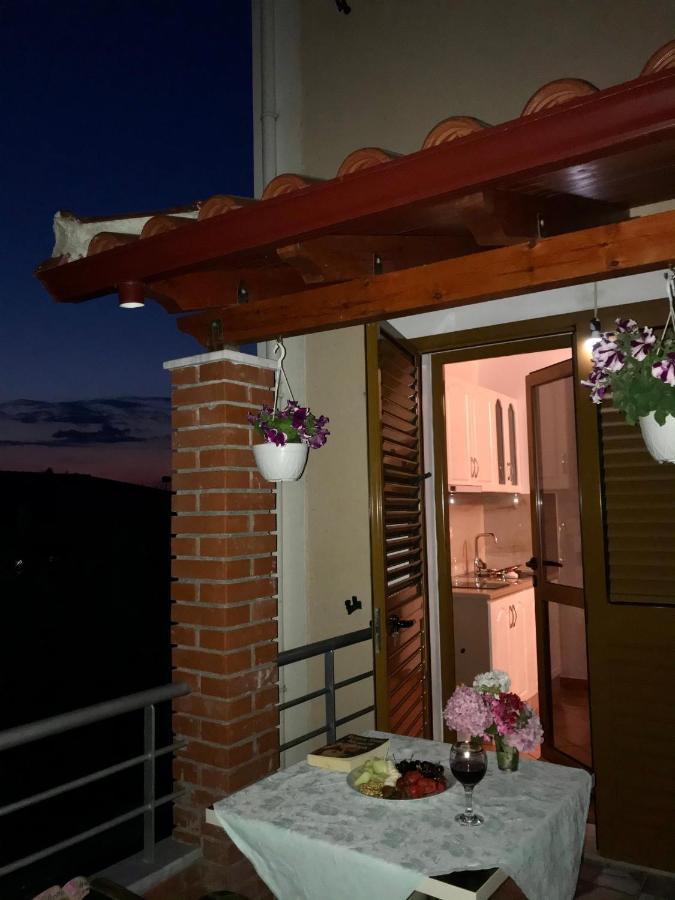 ホテルVila Arlind Vlorë エクステリア 写真