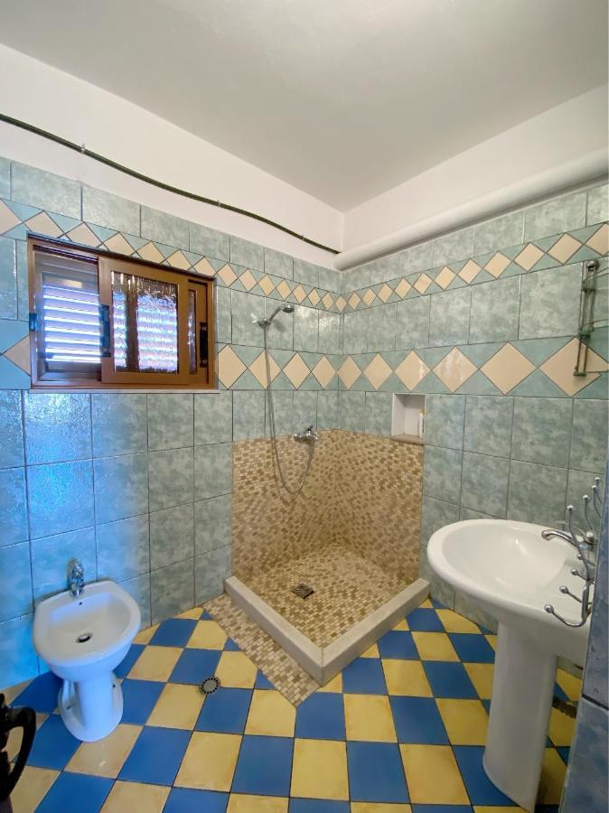 ホテルVila Arlind Vlorë エクステリア 写真