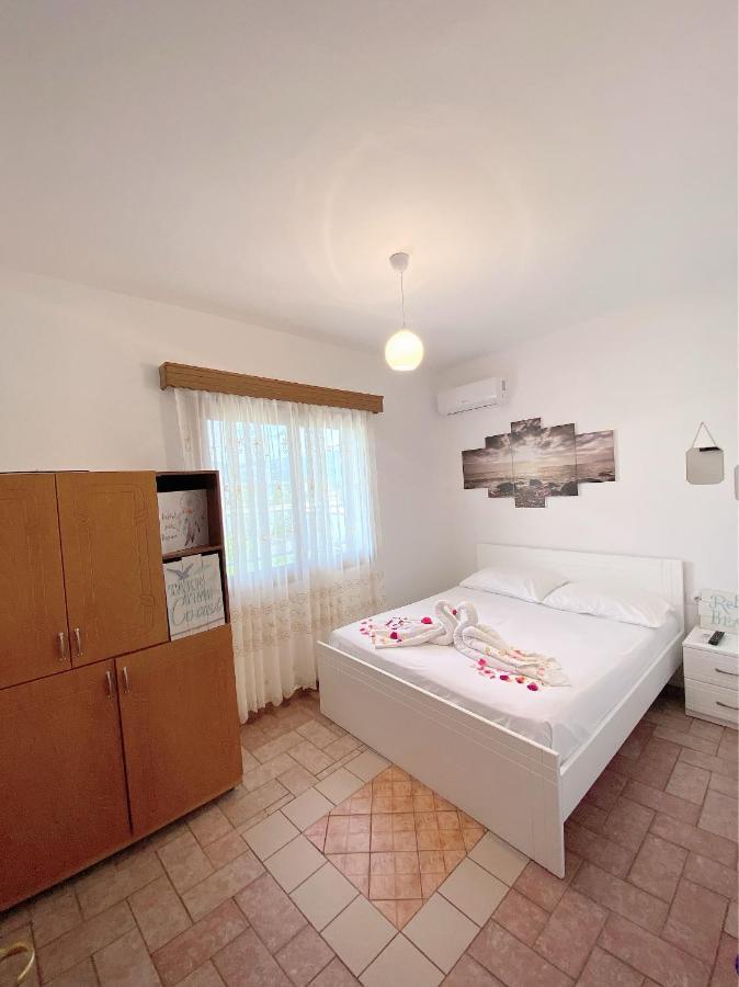 ホテルVila Arlind Vlorë エクステリア 写真