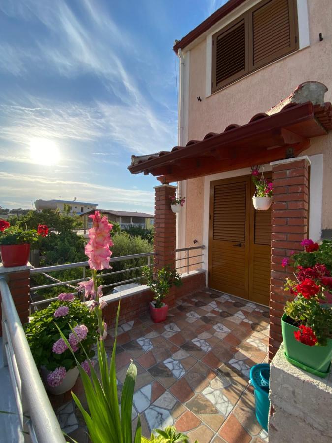 ホテルVila Arlind Vlorë エクステリア 写真