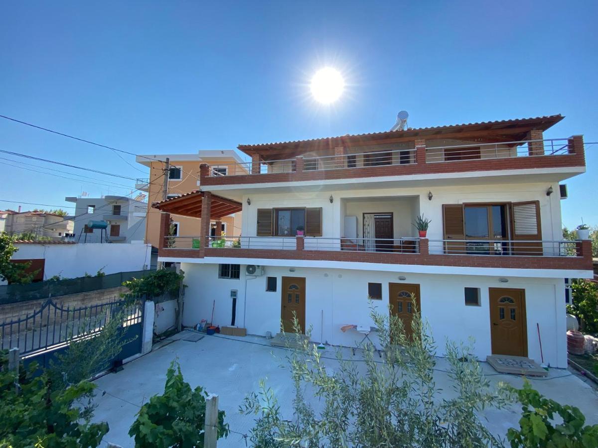 ホテルVila Arlind Vlorë エクステリア 写真
