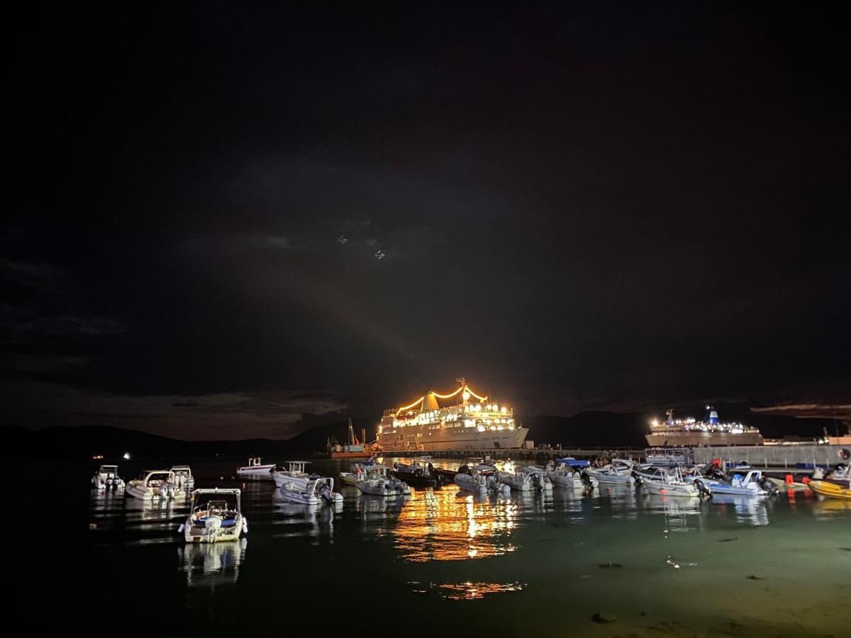 ホテルVila Arlind Vlorë エクステリア 写真