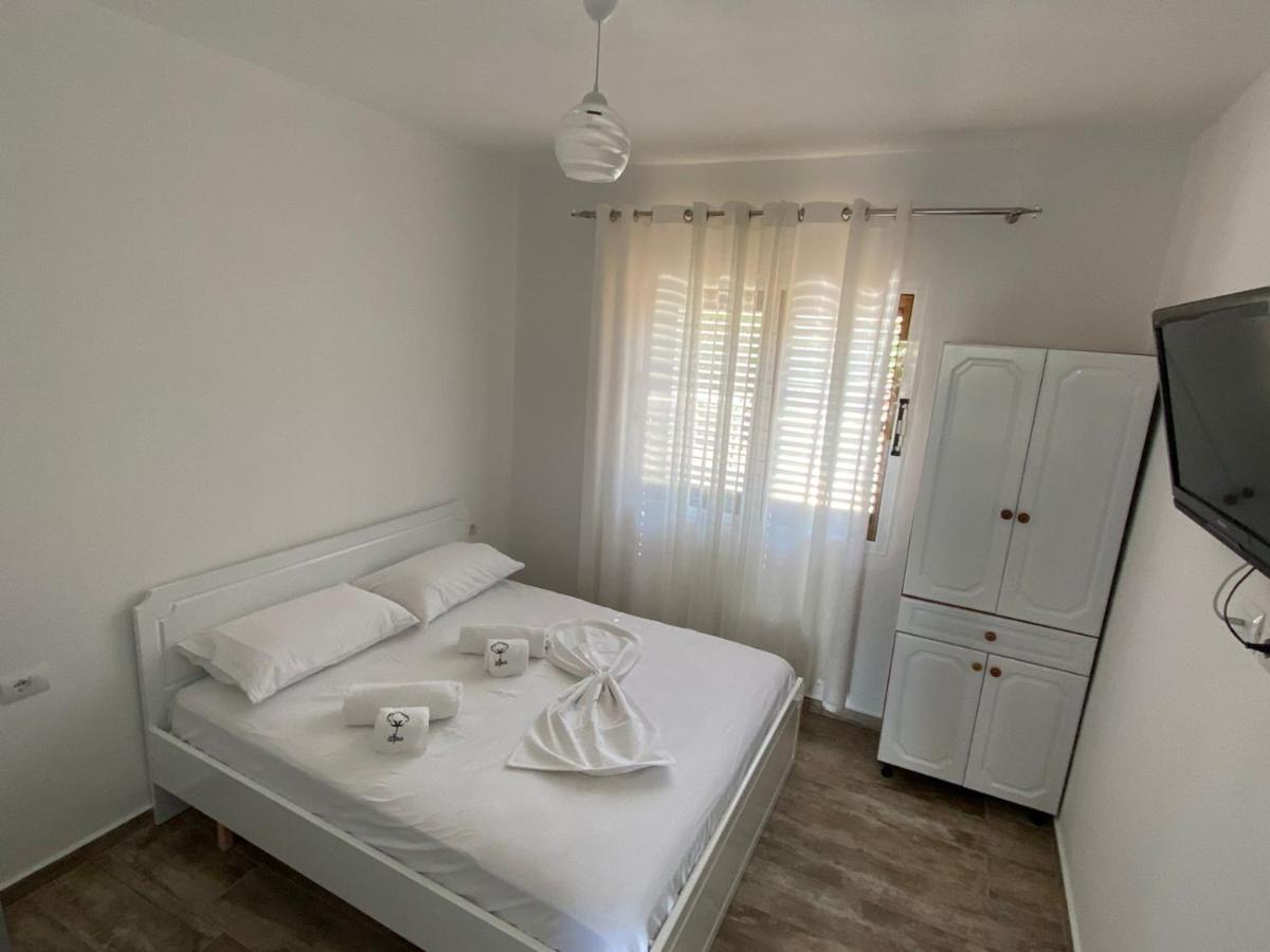 ホテルVila Arlind Vlorë エクステリア 写真