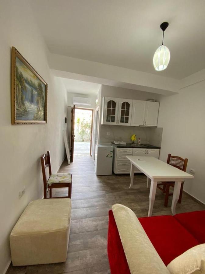 ホテルVila Arlind Vlorë エクステリア 写真