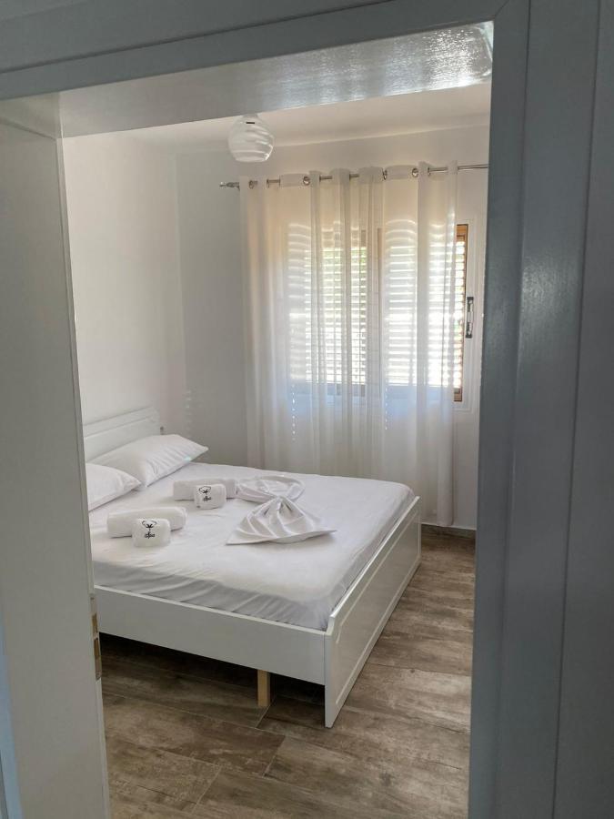 ホテルVila Arlind Vlorë エクステリア 写真
